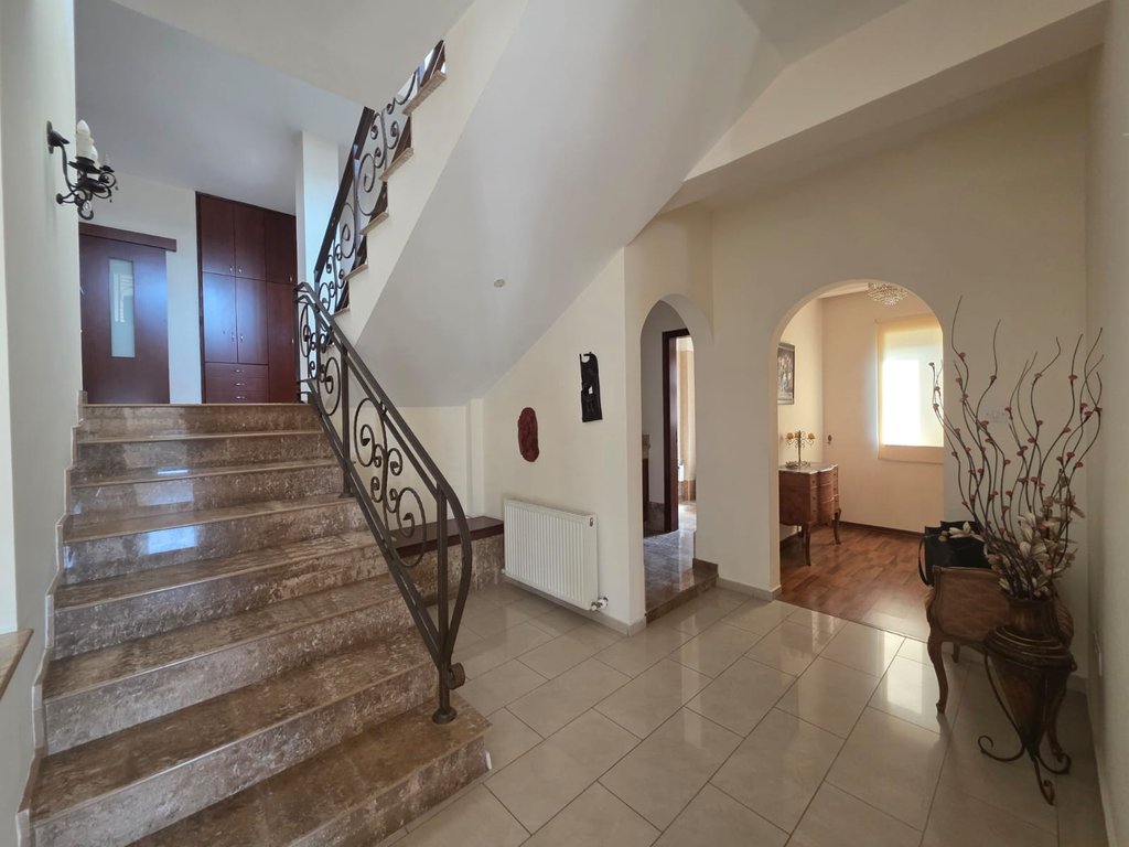 property-main-img