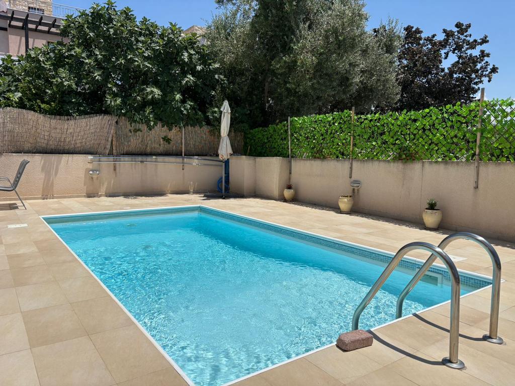 property-main-img