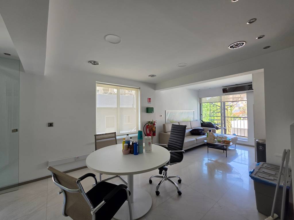 property-main-img