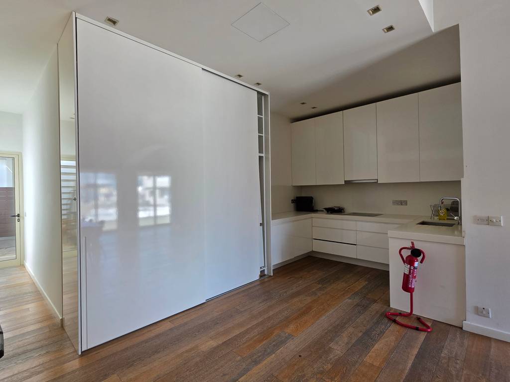 property-main-img