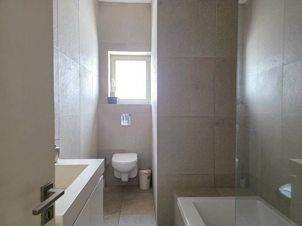 property-main-img