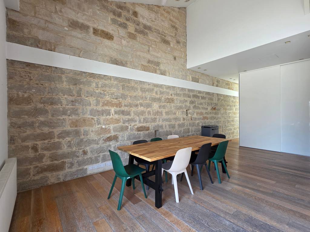 property-main-img