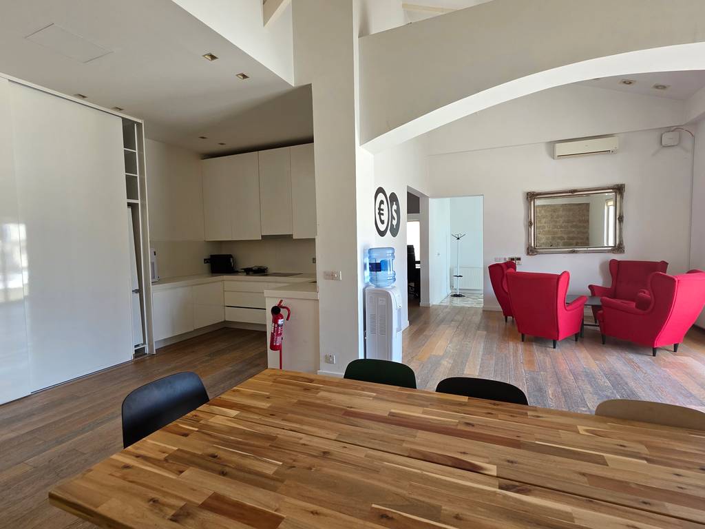 property-main-img