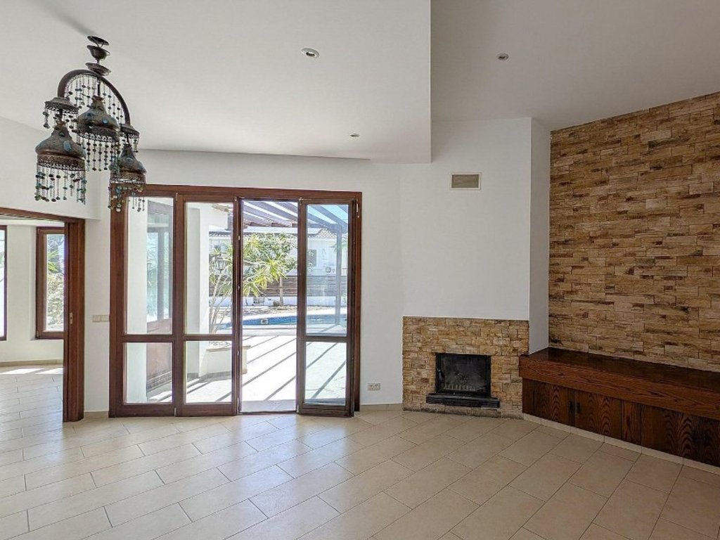 property-main-img