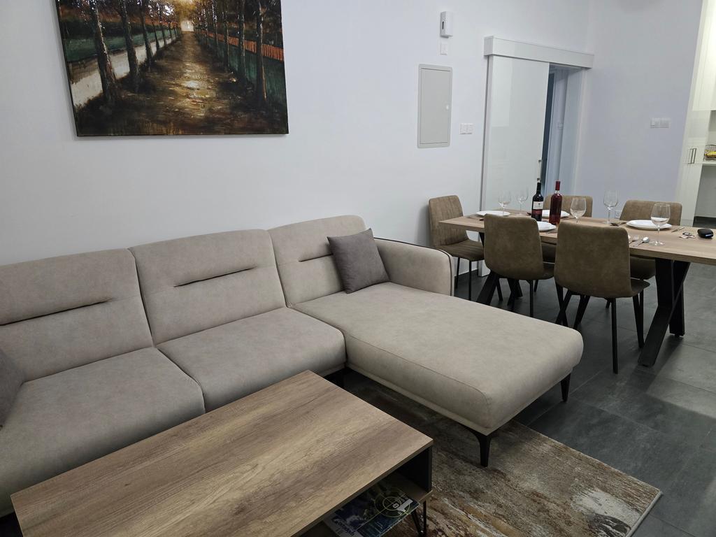 property-main-img