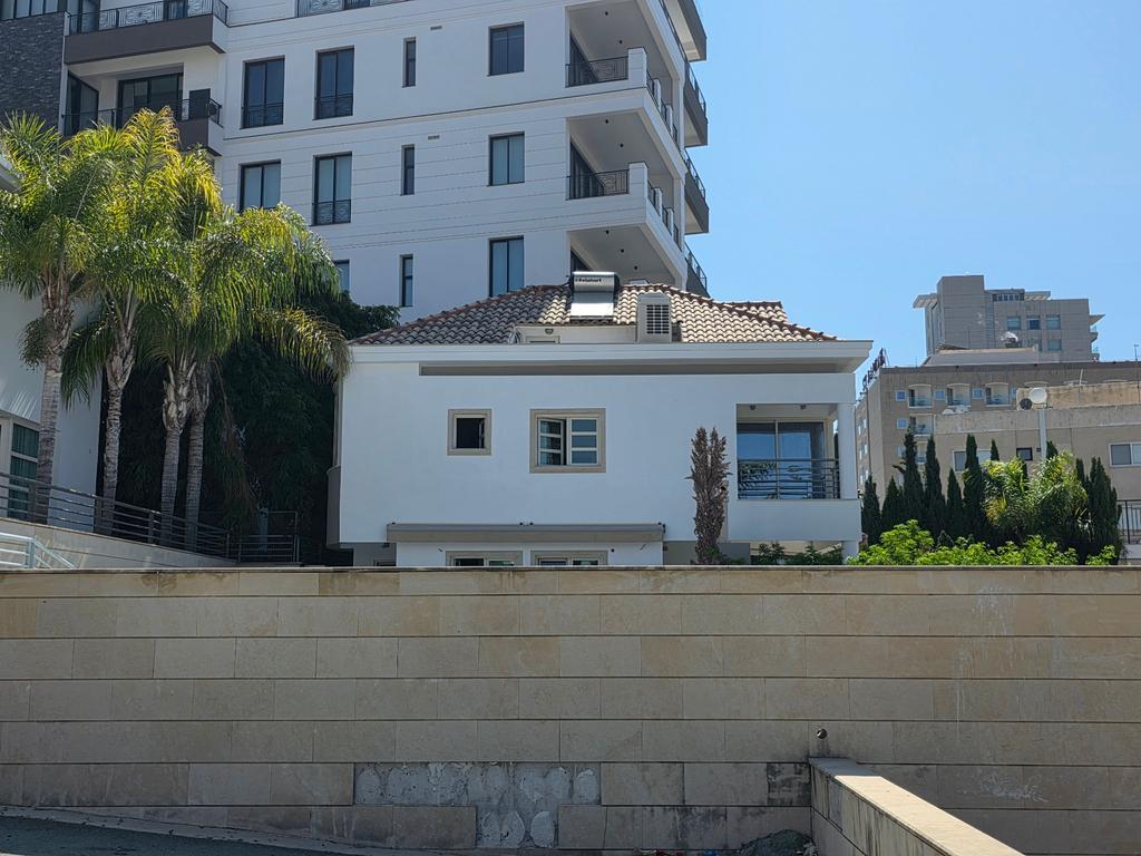 property-main-img