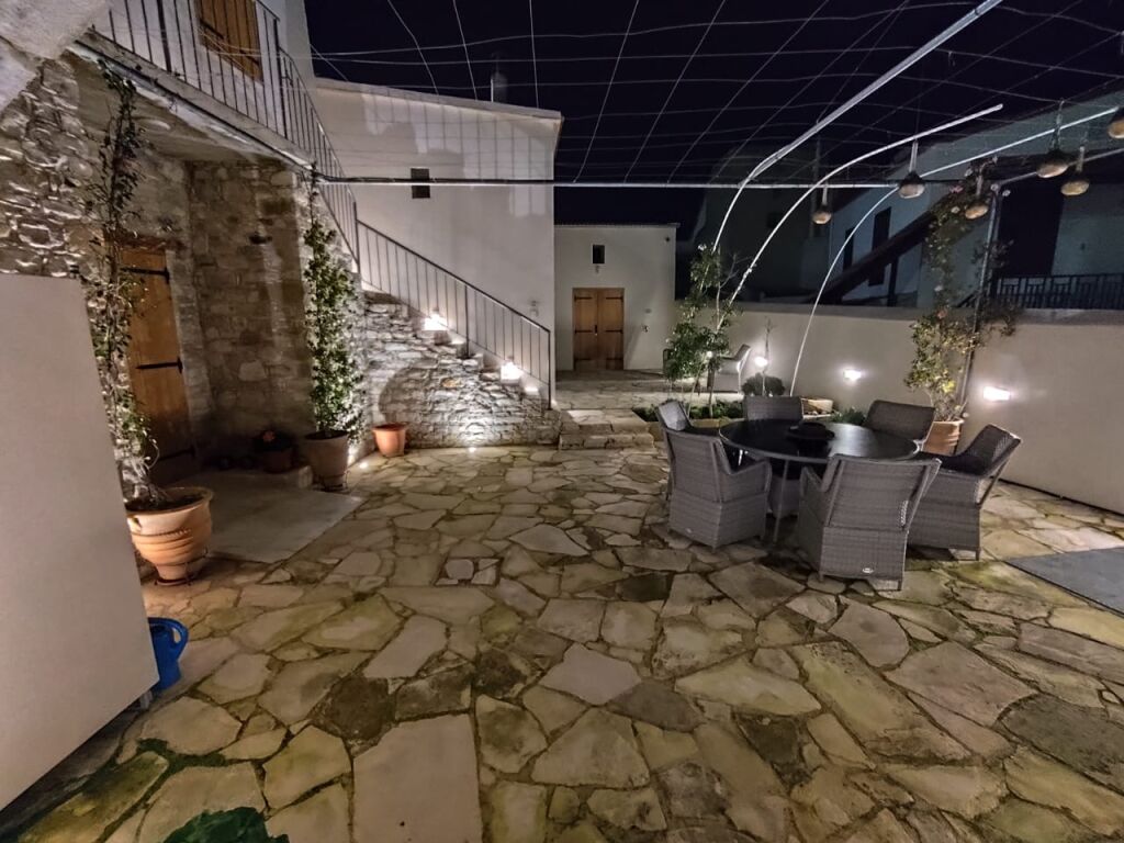 property-main-img
