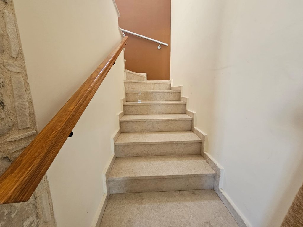 property-main-img
