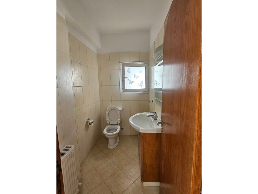 Office 185 m² for rent in Limassol - Agios Nicolaos, Limassol