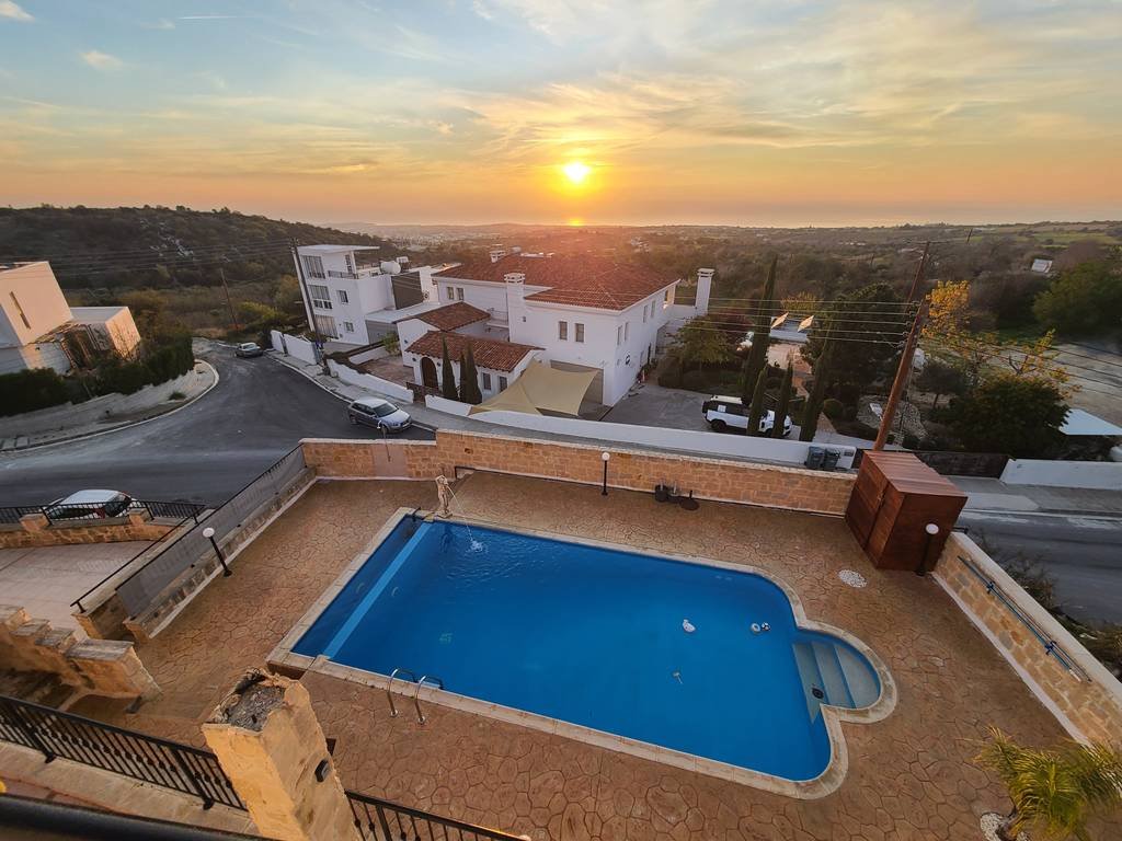 4-bedroom villa for rent 220 m² in Tsada, Paphos