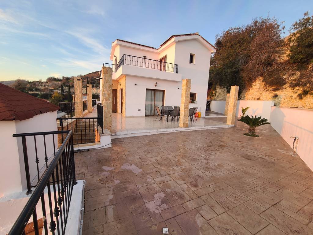 4-bedroom villa for rent 220 m² in Tsada, Paphos
