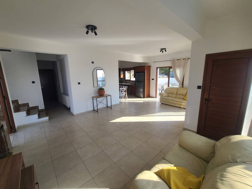 4-bedroom villa for rent 220 m² in Tsada, Paphos