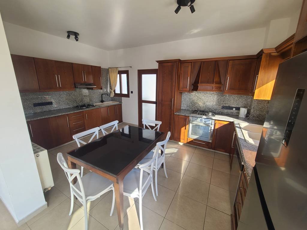 4-bedroom villa for rent 220 m² in Tsada, Paphos