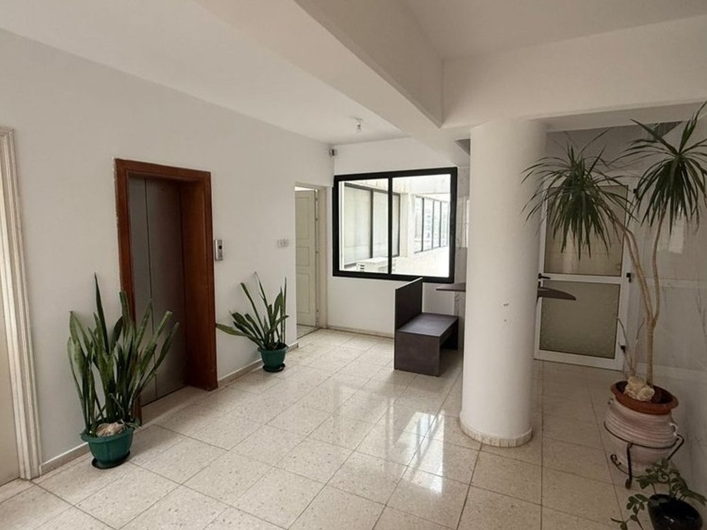 Office 80 m² for rent in Paphos - Kato Paphos, Paphos