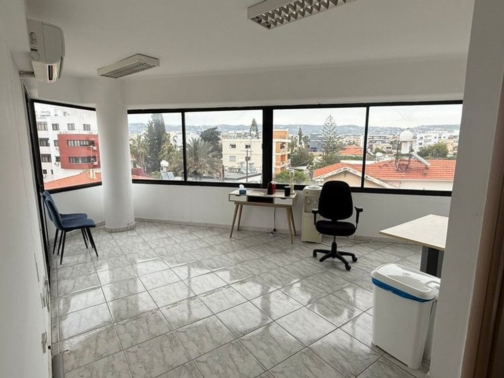 Office 80 m² for rent in Paphos - Kato Paphos, Paphos