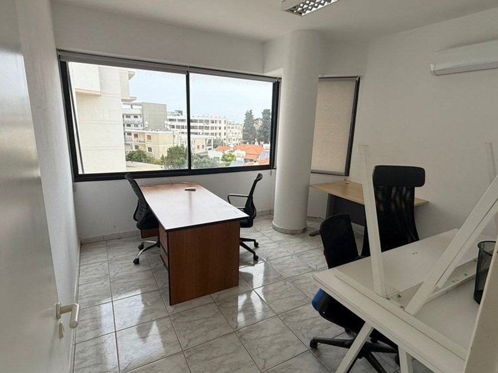 Office 80 m² for rent in Paphos - Kato Paphos, Paphos