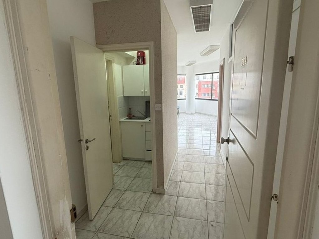 Office 80 m² for rent in Paphos - Kato Paphos, Paphos