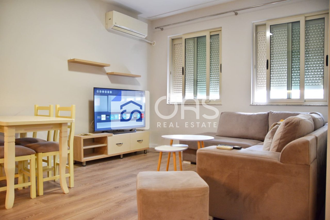 Apartament 1+1 Me Qira në Komunën e Parisit, Tiranë - 600€ | 65 m²