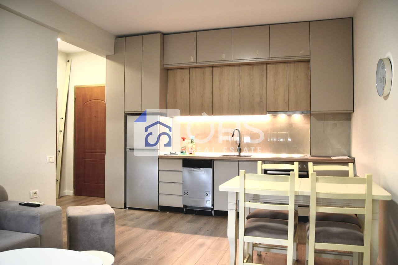 Apartament 1+1 Me Qira në Komunën e Parisit, Tiranë - 600€ | 65 m²