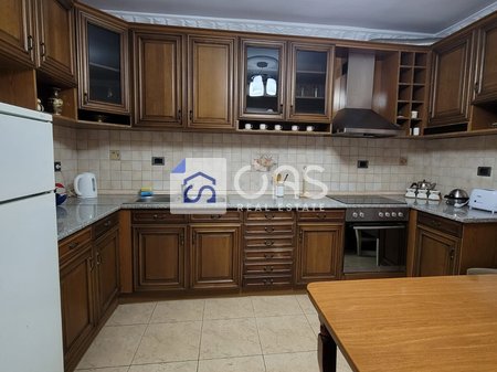 Jepet me qera apartament 2+1+Parkim ne Qender(Rruga Fortuzi)