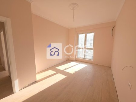 Apartment for rent 2+1+2+parking space at Komuna e Parisit