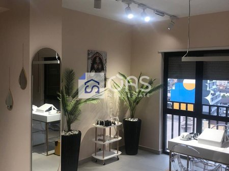 Shitet apartament 3+1+2 tek Selvia