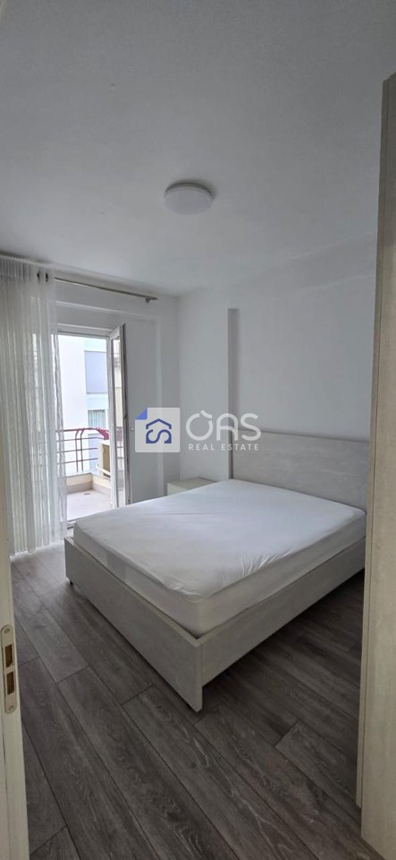 Jepet me qera apartament 2+1 tek Liqeni i Thate.