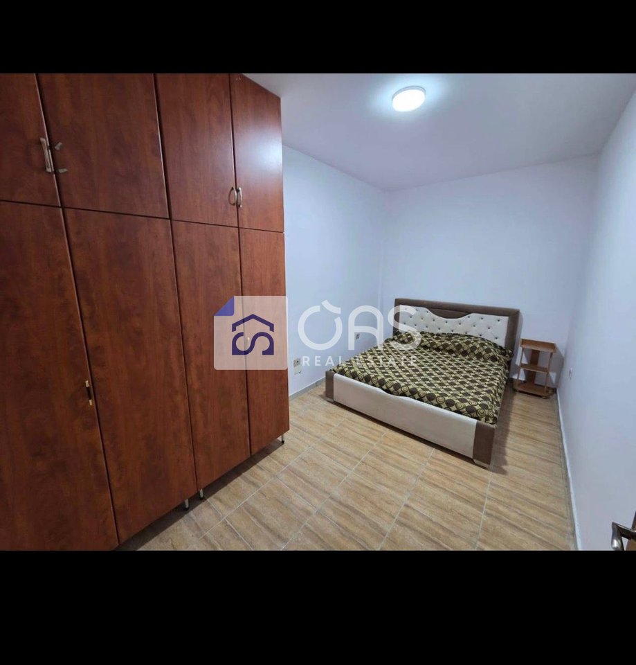 Jepet apartament 2+1 me qera Ne Don Bosko ne shtepi private  40.000 leke