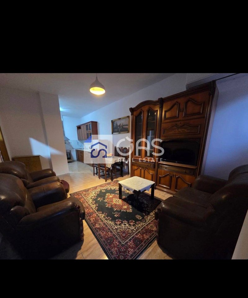 Jepet apartament 2+1 me qera Ne Don Bosko ne shtepi private  40.000 leke
