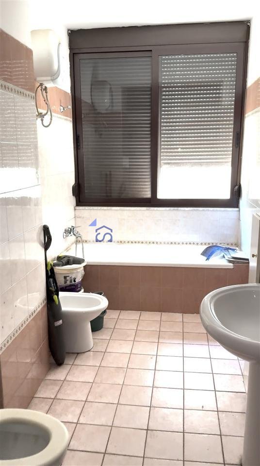 Affittasi appartamento o ufficio 2+1 a Myslym Shyr