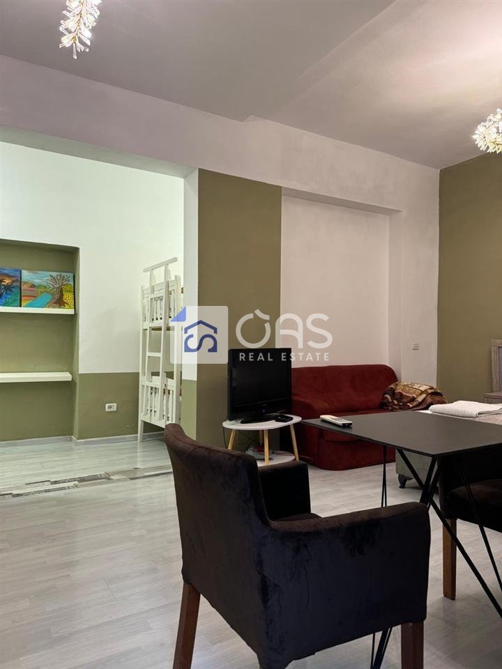 Jepet apartament 1+1 ne Qender