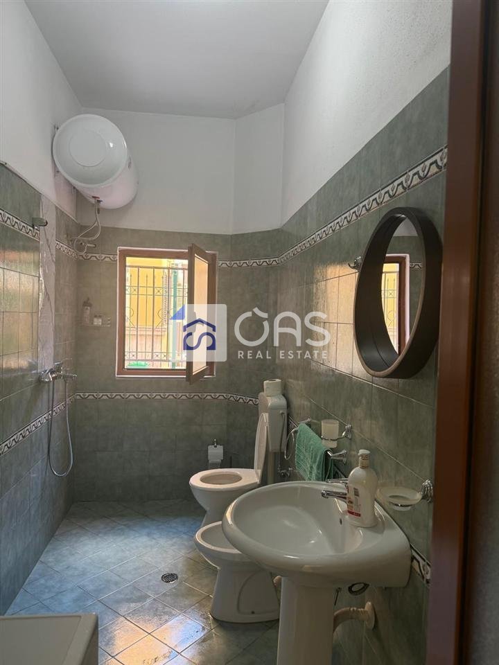 Jepet apartament 1+1 ne Qender