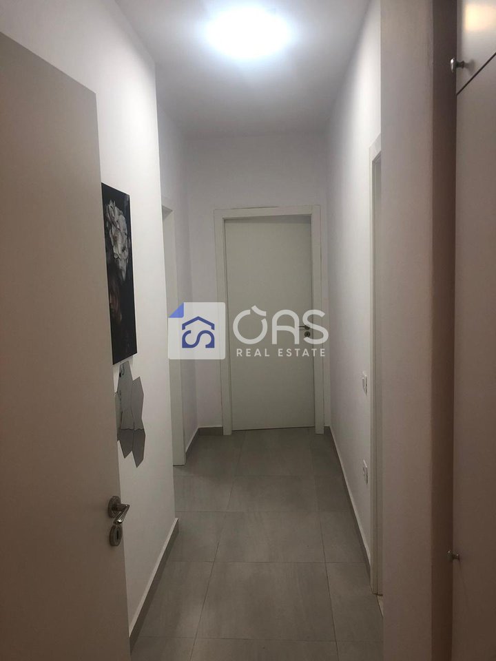 Shitet apartament 3+1+2 tek Selvia