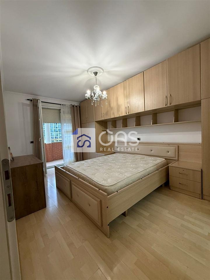 Jepet apartament me qera 3+1+2 tek Kopshti Zologjik
