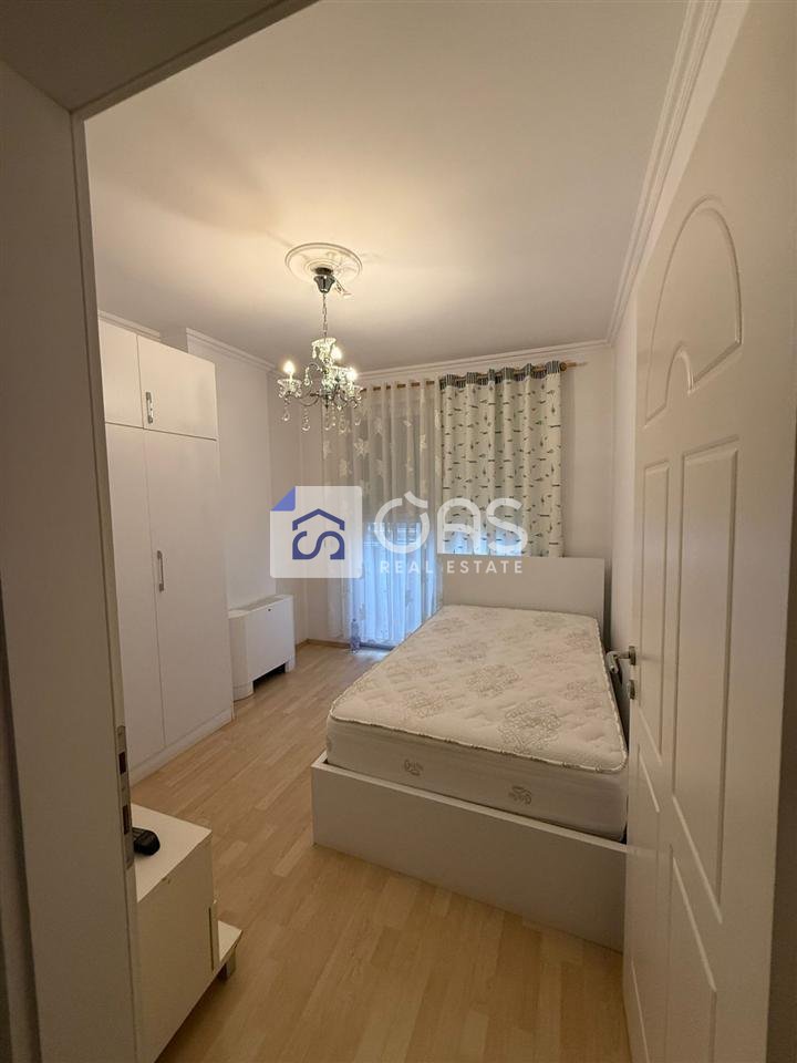 Jepet apartament me qera 3+1+2 tek Kopshti Zologjik