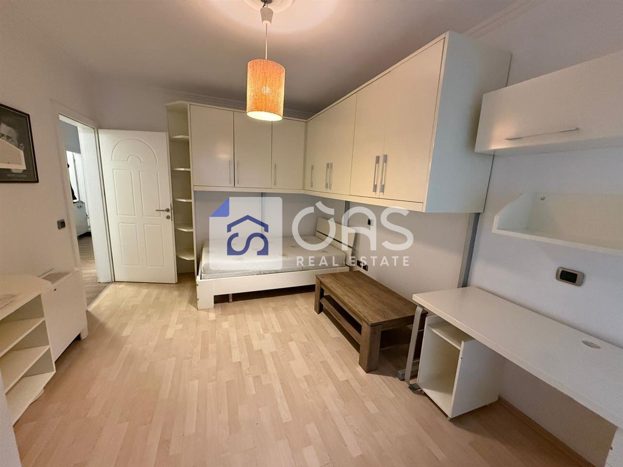Jepet apartament me qera 3+1+2 tek Kopshti Zologjik