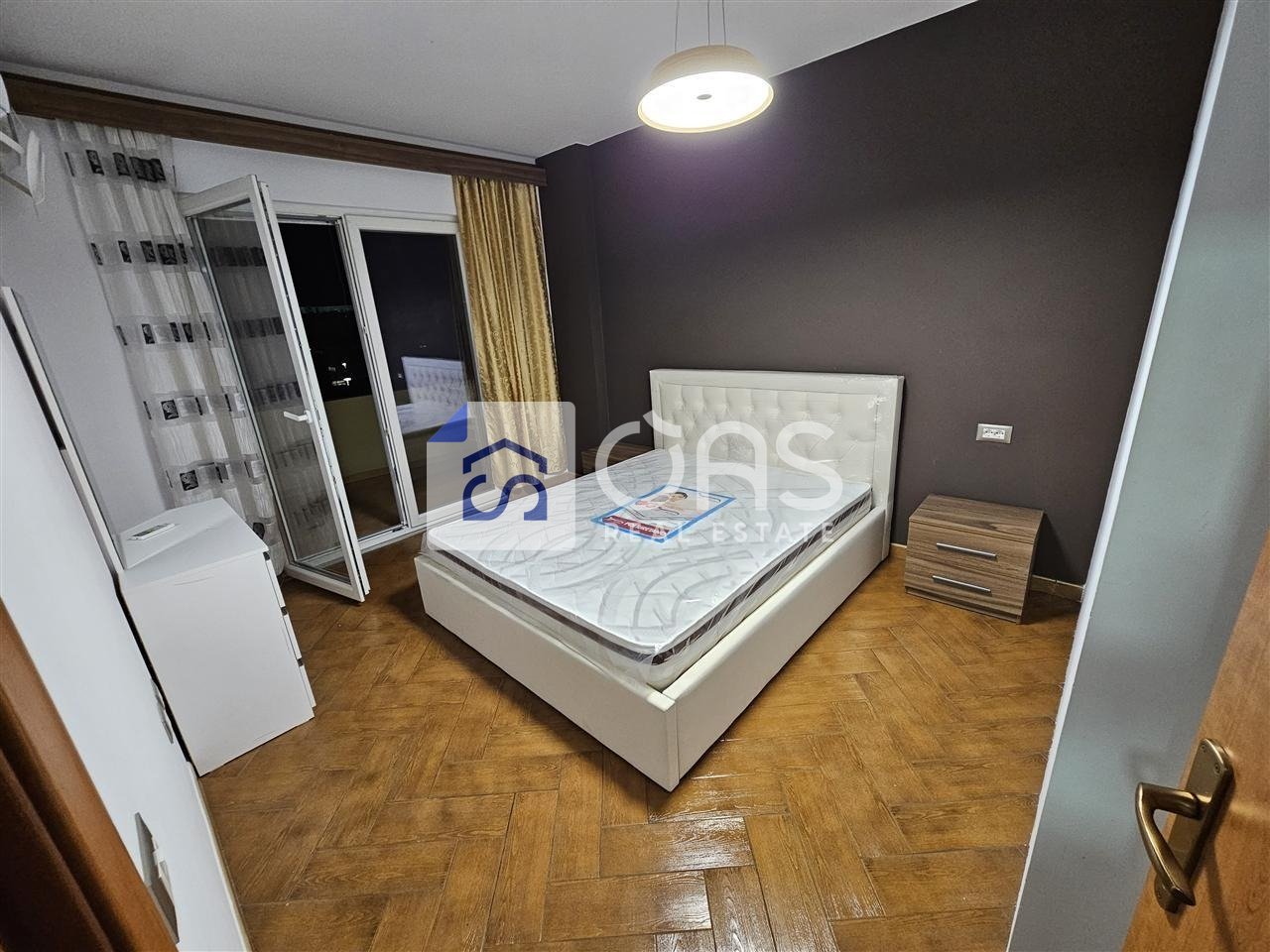 Jepet apartament me qera 3+1 tek rruga Dritan Hoxha.