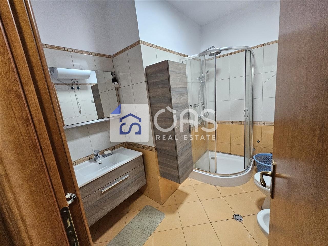 Jepet apartament me qera 3+1 tek rruga Dritan Hoxha.