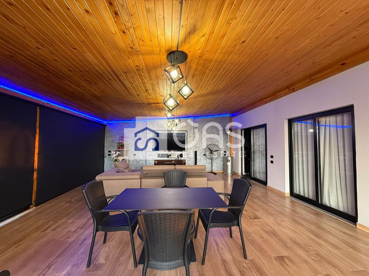 Shitet apartament 2+1+2+2 tek Fresku (Qesarake)