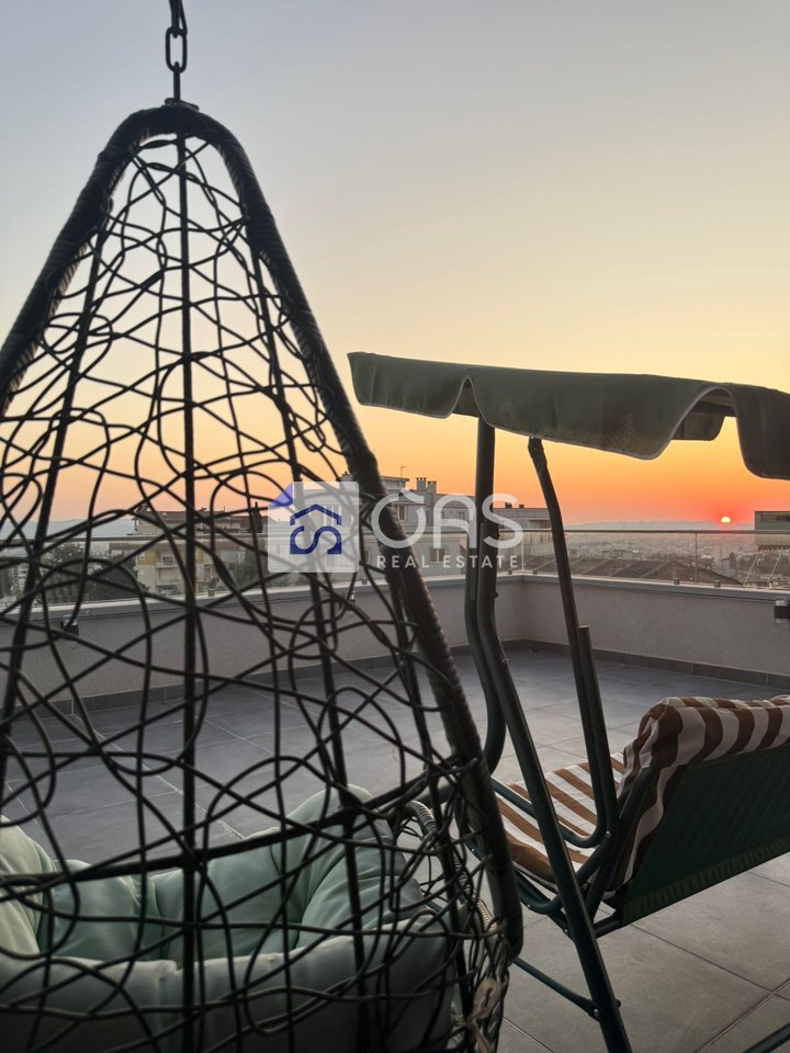 Shitet apartament 2+1+2+2 tek Fresku (Qesarake)