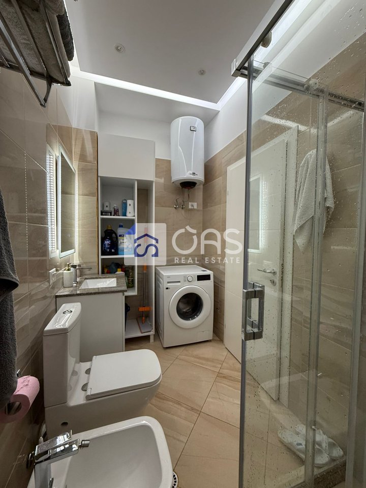 Shitet apartament 2+1+2+2 tek Fresku (Qesarake)