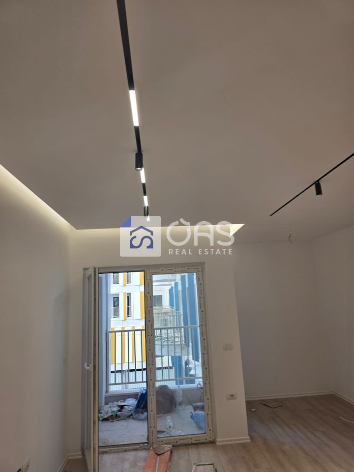 Viene dato in affitto un locale 2+1 per ufficio a Zogu i Zi.