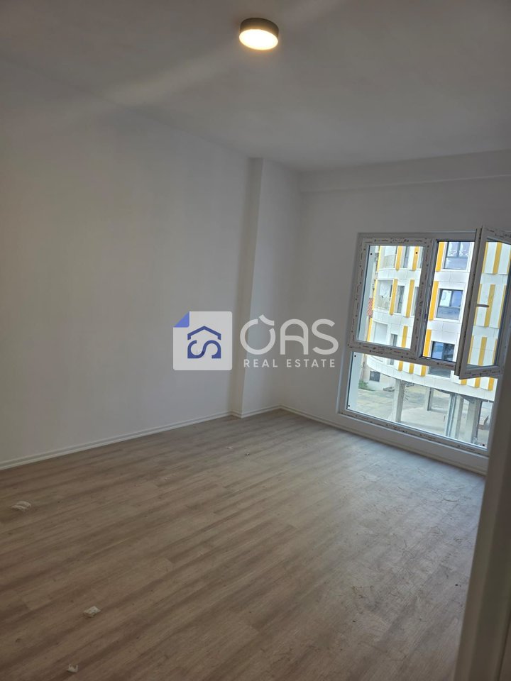 Viene dato in affitto un locale 2+1 per ufficio a Zogu i Zi.