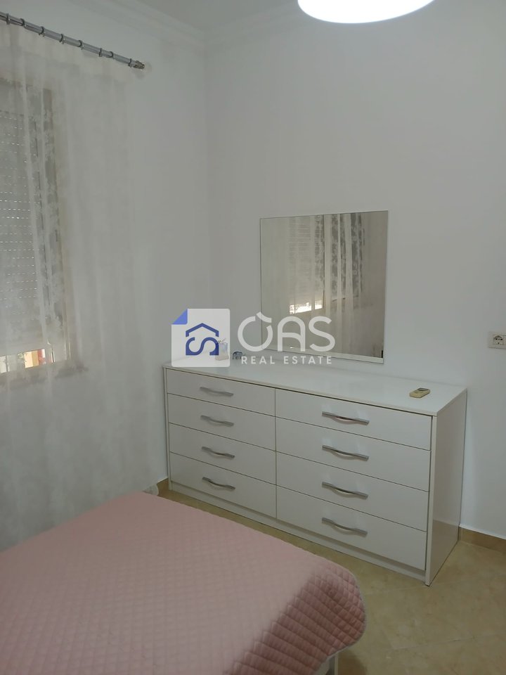 Jepet apartament me qera 2+1 ne Fresk.