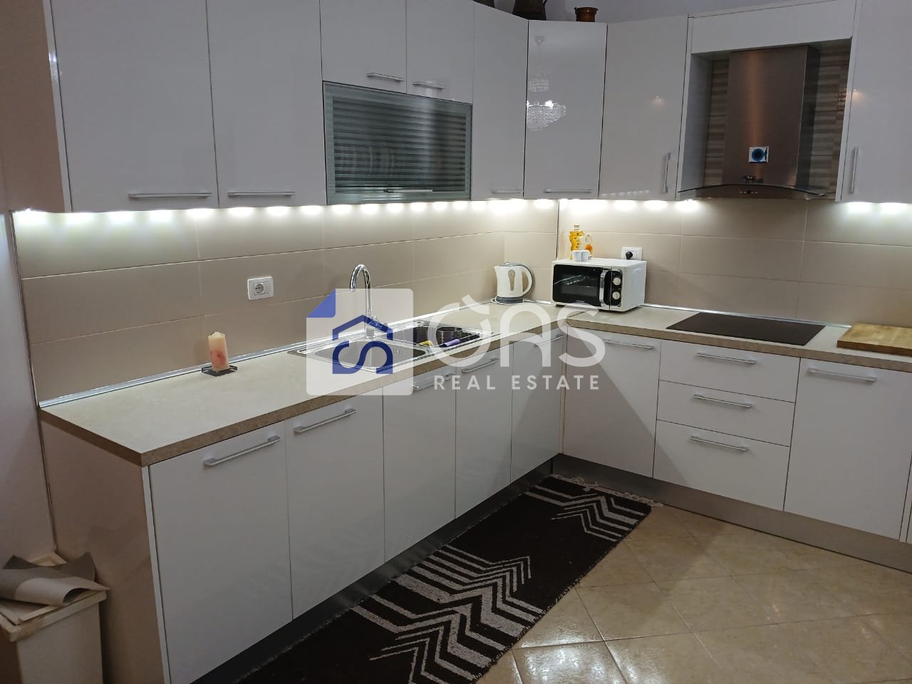 Jepet apartament me qera 2+1 ne Fresk.