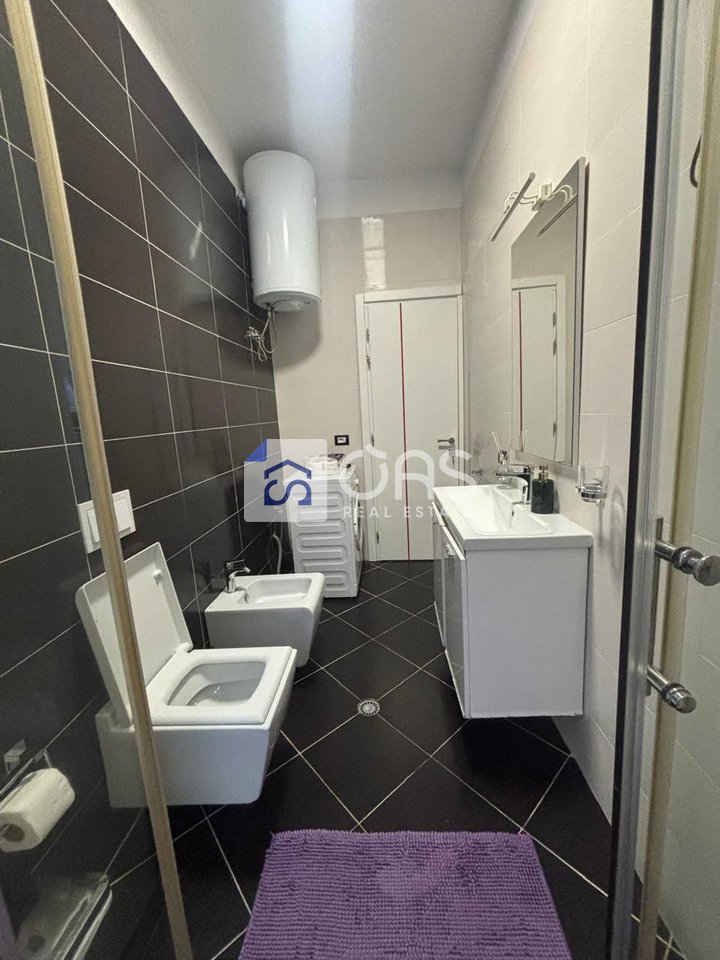 Jepet me qera apartamenti 1+1+ post parkimi tek Kopshti Botanik