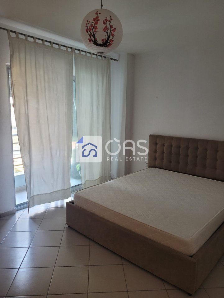 Shitet Apartament 1+1 tek Komuna Parisit