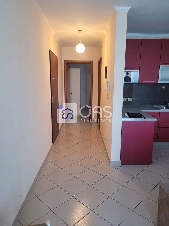 Shitet Apartament 1+1 tek Komuna Parisit