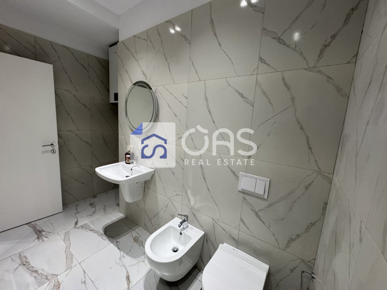 Jepet apartament me qera 2+1+2+post tek Mine Peza