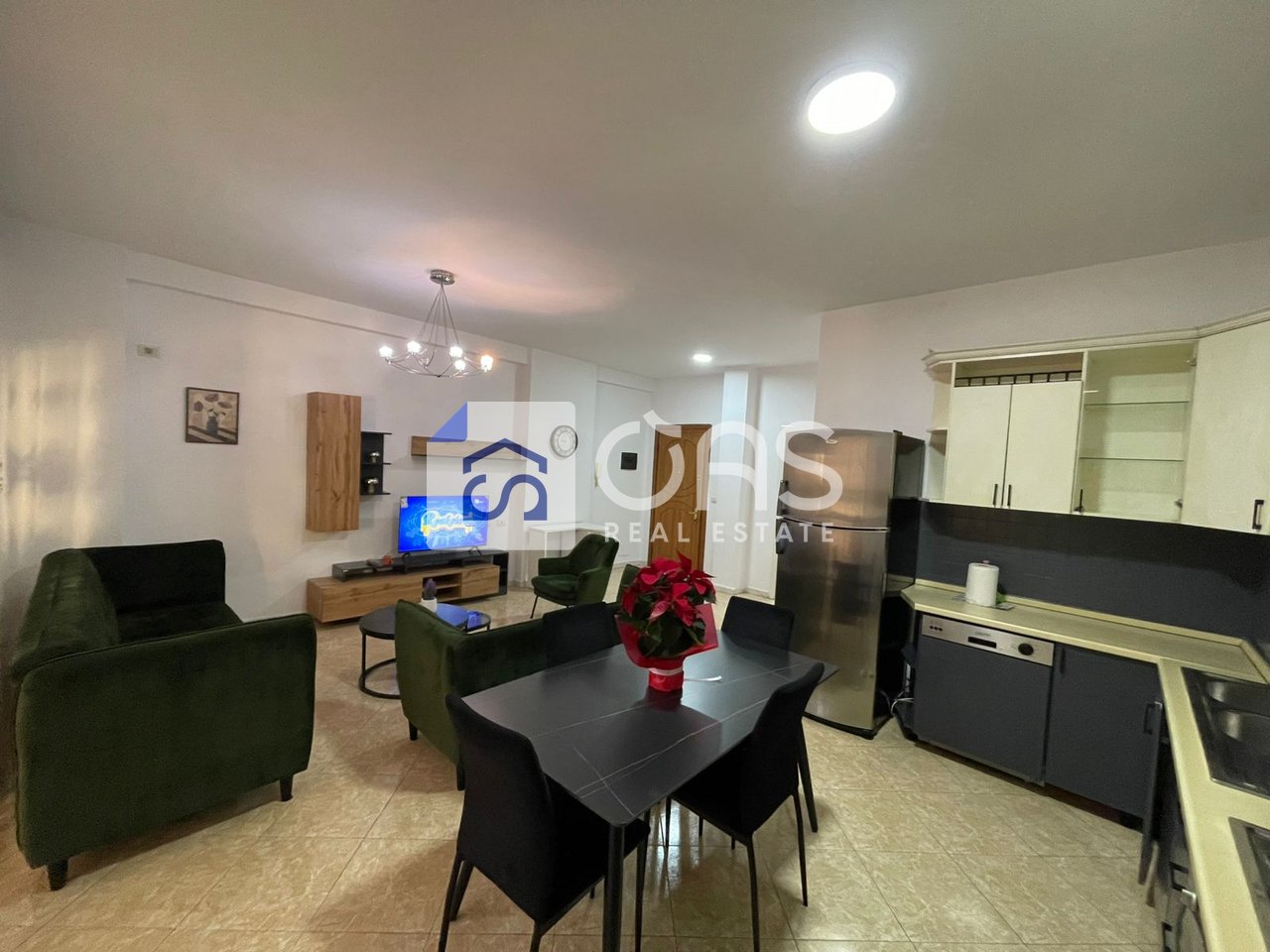 Jepet me qera apartament 2+1+2 tek Komuna Parisit